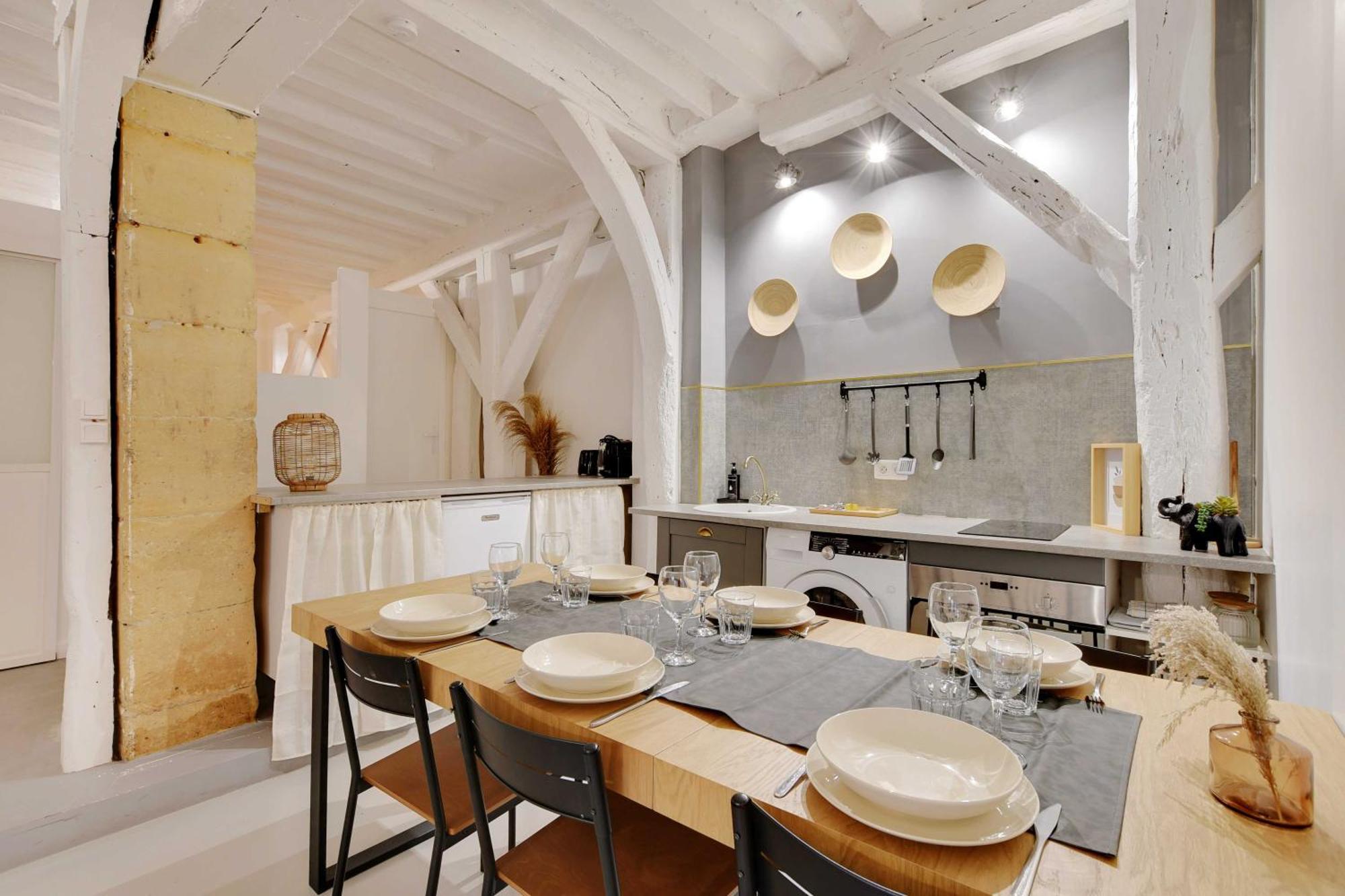Elegant -2br-4p- Le Marais Apartment