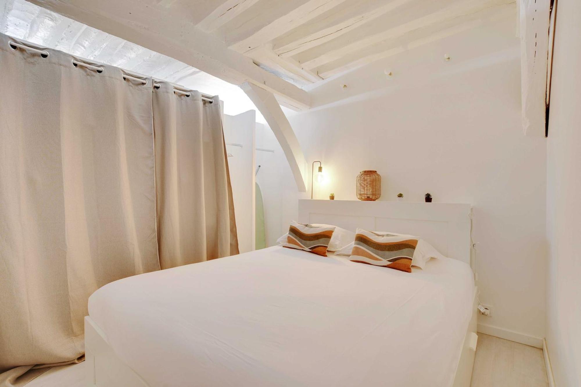 Elegant -2br-4p- Le Marais Apartment *