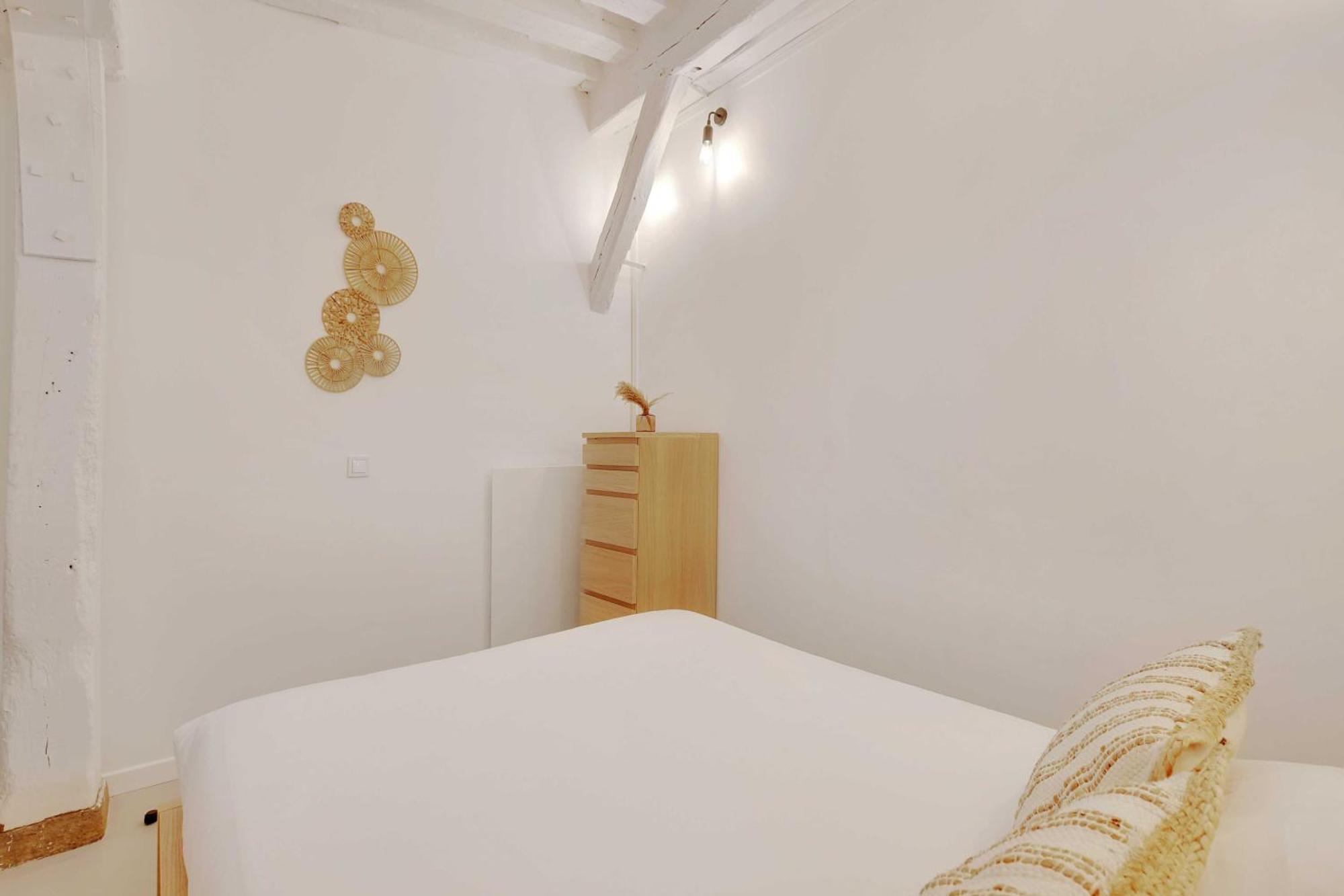 Elegant -2br-4p- Le Marais Apartment